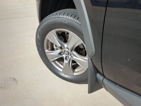 Used 2024 Toyota RAV4 XLE w/ Convenience Package FWD image 10