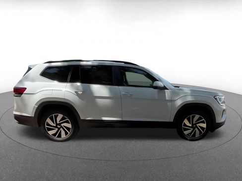 Used 2025 Volkswagen Atlas SE AWD/4WD image 16