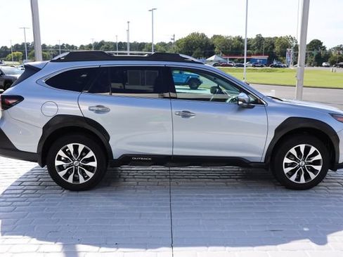Used 2025 Subaru Outback Touring AWD/4WD image 6