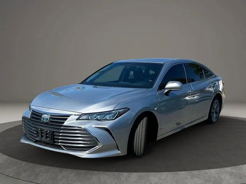 Used 2019 Toyota Avalon XLE image 3