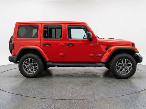 Used 2025 Jeep Wrangler Sahara image 11