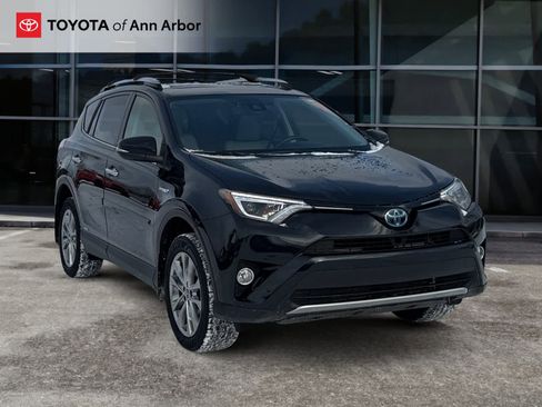 Used 2016 Toyota RAV4 Limited image 1