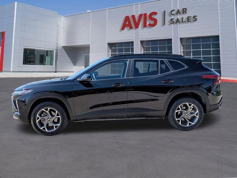 Used 2025 Chevrolet Trax LT w/ LT Convenience Package image 10