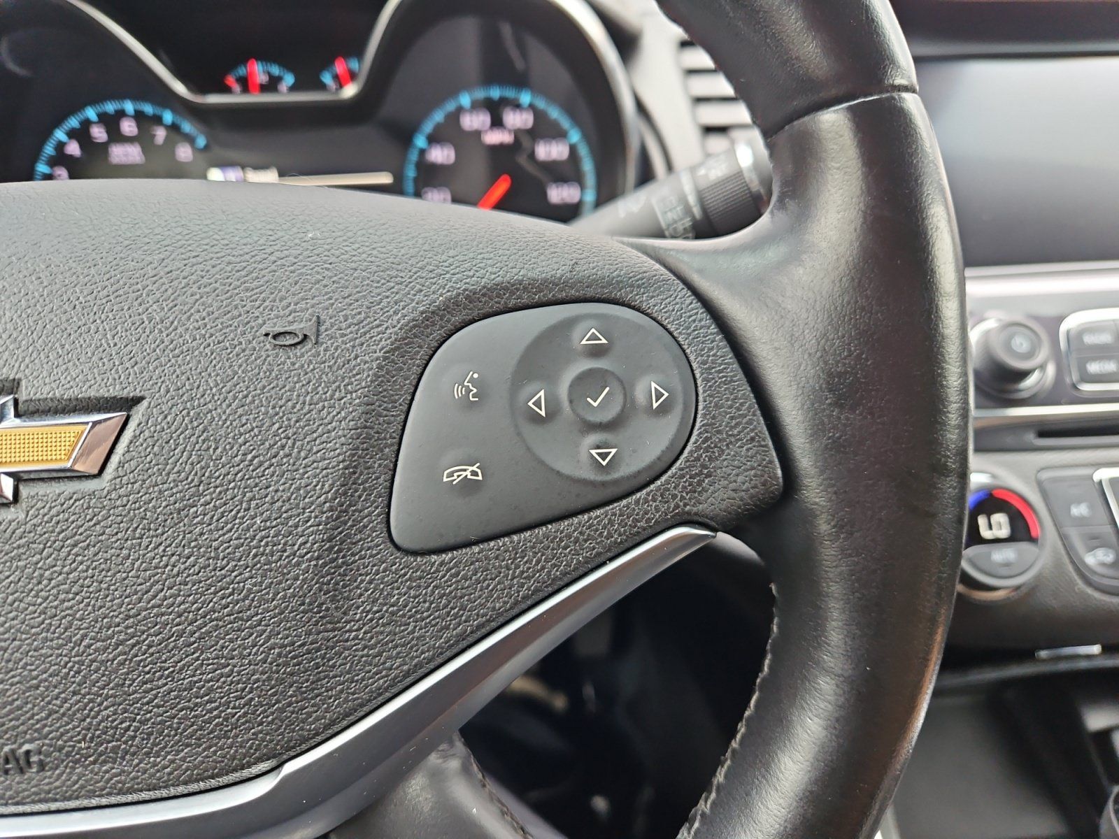 Used 2014 Chevrolet Impala LTZ FWD image 23