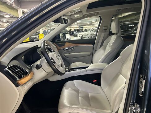 Certified 2021 Volvo XC90 T8 Inscription Expression w/ Advanced Package image 10
