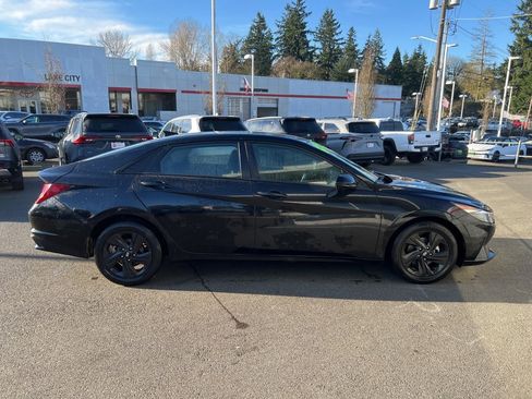 Used 2021 Hyundai Elantra SEL image 3