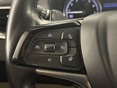 Used 2023 Buick Enclave Essence AWD/4WD image 18