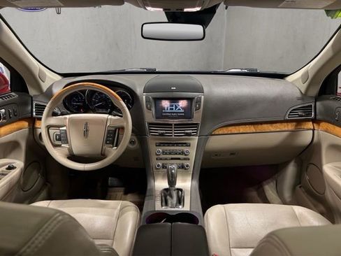 Used 2012 Lincoln MKT AWD image 2