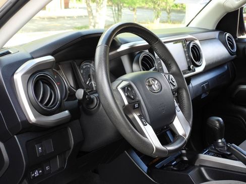 Used 2020 Toyota Tacoma SR5 w/ Technology Package AWD/4WD image 53