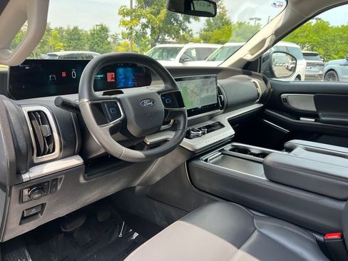 Used 2025 Ford Expedition Max Active AWD/4WD image 25