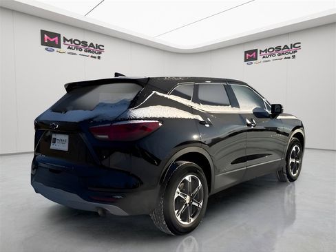 Used 2024 Chevrolet Blazer LT image 3