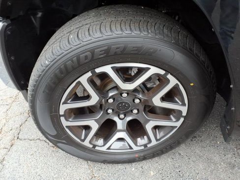 Used 2025 RAM 1500 Laramie image 20