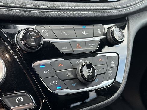 Used 2020 Chrysler Pacifica Limited w/ Advanced Safetytec Group image 26