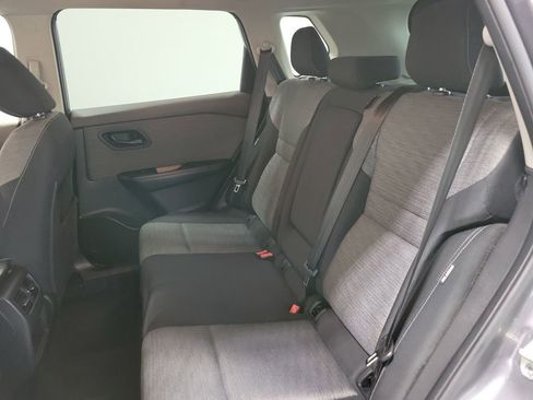 Used 2021 Nissan Rogue S image 32