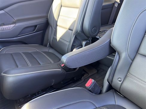 Used 2023 GMC Acadia Denali w/ Denali Ultimate Package image 32