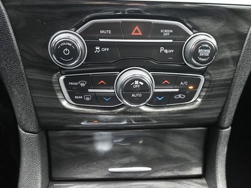 Used 2022 Chrysler 300 Touring L image 41