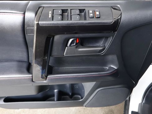 Used 2019 Toyota 4Runner TRD Off-Road Premium AWD/4WD image 37