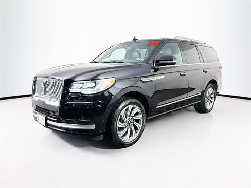 Used 2024 Lincoln Navigator Reserve AWD/4WD image 3