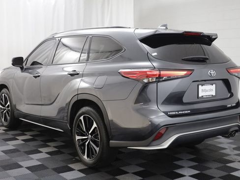 Used 2022 Toyota Highlander XSE AWD/4WD image 16