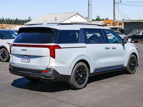 Certified 2026 Kia Carnival SX w/ SX Dark Edition Package FWD image 9