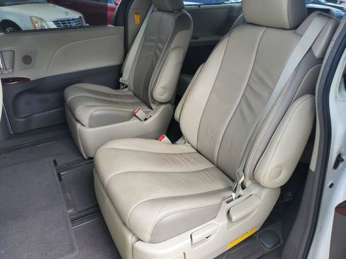 Used 2014 Toyota Sienna Limited w/ Limited Premium Package AWD/4WD image 25