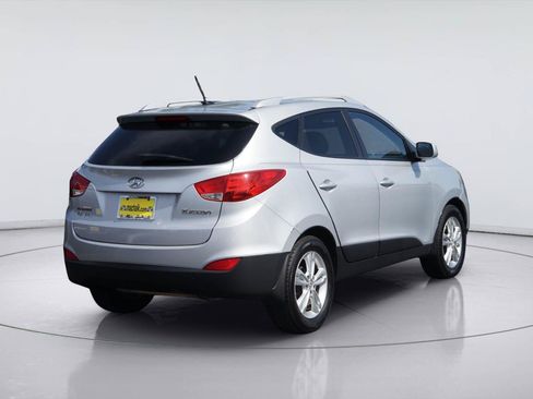 Used 2011 Hyundai Tucson GLS FWD image 6