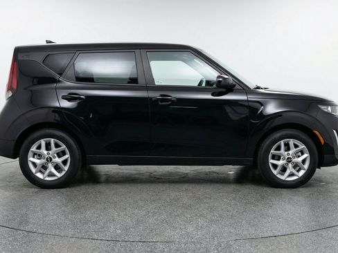 Used 2025 Kia Soul LX w/ LX Technology Package FWD image 11