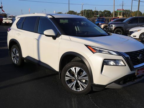 Used 2023 Nissan Rogue SV image 1