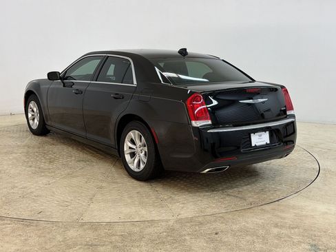 Used 2020 Chrysler 300 Touring RWD image 3