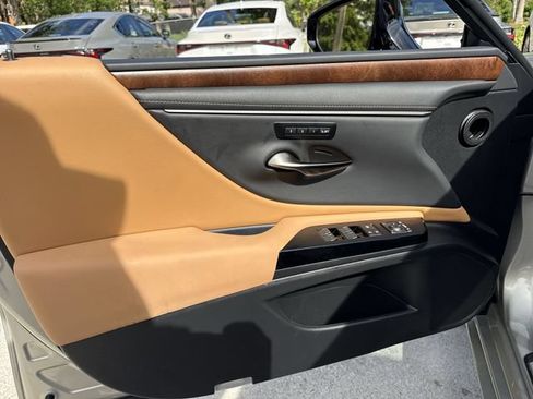Certified 2025 Lexus ES 300h w/ Premium Package FWD image 13