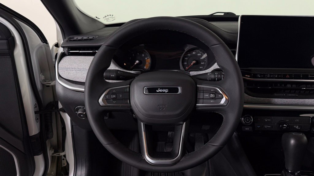 Used 2024 Jeep Compass Latitude AWD/4WD image 15