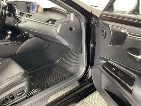 Used 2019 Lexus ES 300h w/ Luxury Package image 18
