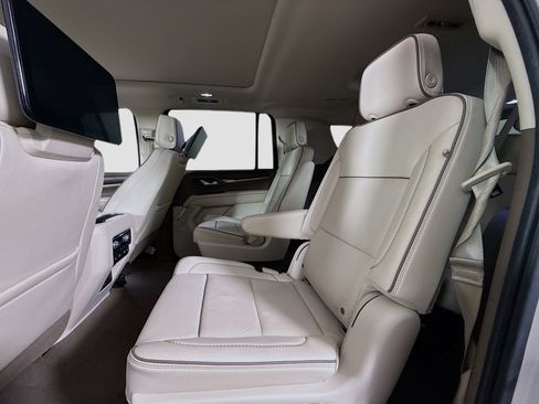 Used 2021 GMC Yukon XL Denali w/ Denali Premium Package image 25