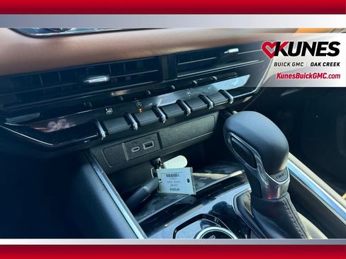 Used 2025 GMC Canyon AT4 image 14