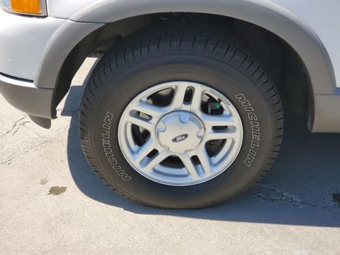 Used 2002 Ford Explorer XLT image 12
