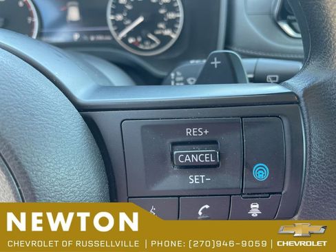 Used 2024 Nissan Rogue SV AWD/4WD image 15