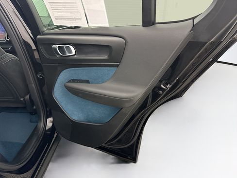 Used 2023 Volvo C40 P8 Recharge Plus AWD/4WD image 33
