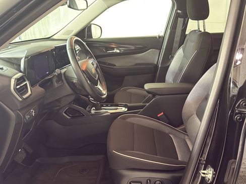 Used 2024 Chevrolet TrailBlazer LT w/ Convenience Package FWD image 4
