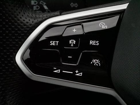 Used 2023 Volkswagen Tiguan SE R-Line AWD/4WD image 25