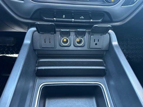 Used 2018 Chevrolet Silverado 1500 LT w/ All Star Edition AWD/4WD image 6
