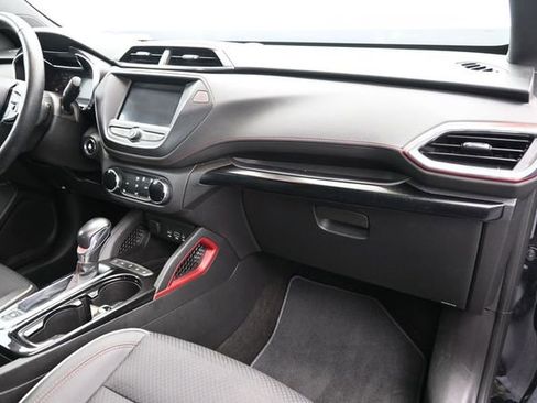 Used 2022 Chevrolet TrailBlazer RS FWD image 36
