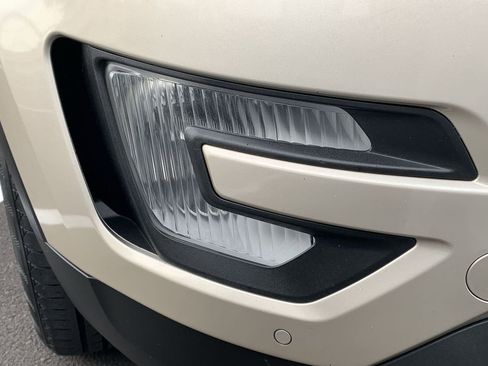 Used 2017 Ford Explorer XLT w/ Equipment Group 202A image 10