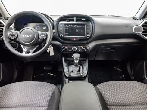 Used 2025 Kia Soul LX w/ LX Technology Package FWD image 24