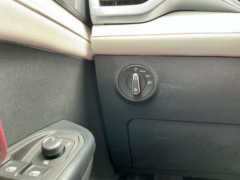 New 2025 Volkswagen Taos SEL image 21