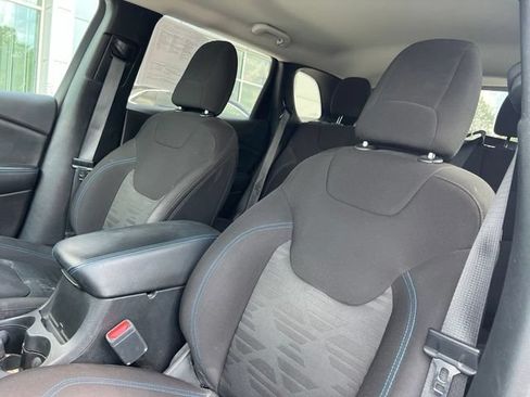 Used 2020 Jeep Cherokee Latitude AWD/4WD image 10