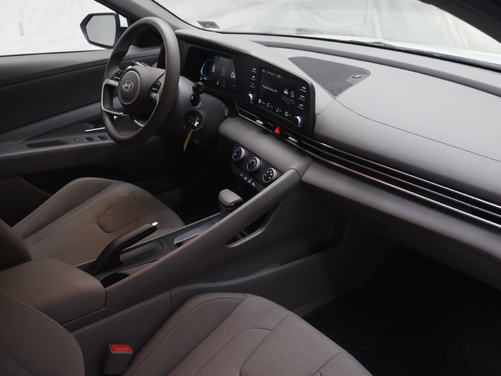 Used 2026 Hyundai Elantra SE FWD image 10