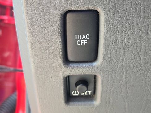 Used 2006 Toyota Solara Convertible FWD image 25