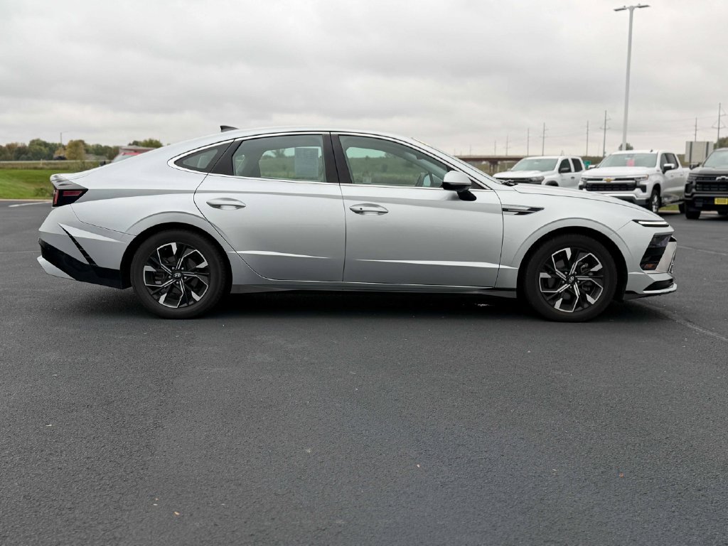 Used 2025 Hyundai Sonata SEL FWD image 6