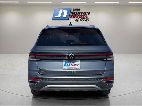 Used 2025 Volkswagen Taos SE image 6