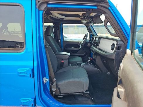 Used 2024 Jeep Wrangler Unlimited w/ Convenience Group AWD/4WD image 11